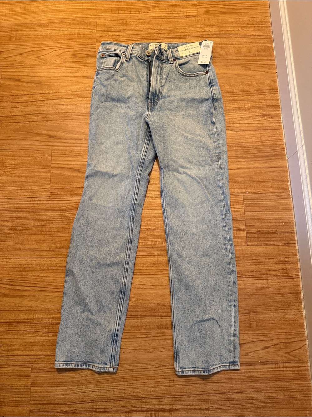 Abercrombie High-Rise Straight Jeans in Light Blue Wash